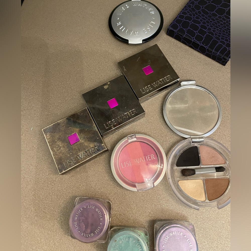 Bundle of eyeshadow palettes and blushes - Picture 2 of 5
